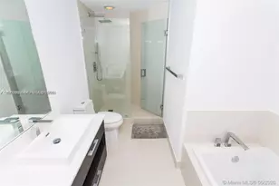 55 SW 9th St, Miami, FL 33130 - Photo 8