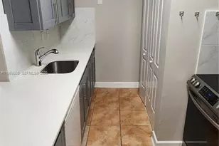 18352 NW 68th Ave, Hialeah, FL 33015 - Photo 6