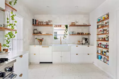 641 NE 57th St, Miami, FL 33137 - Photo 10