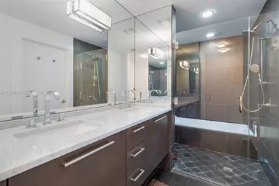 900 Biscayne Blvd #2401, Miami, FL 33132 - Photo 14
