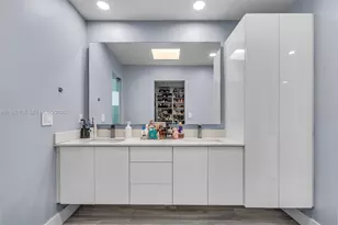 6325 NW 200th St, Hialeah, FL 33015 - Photo 24