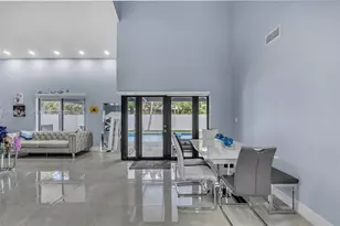 6325 NW 200th St, Hialeah, FL 33015 - Photo 14