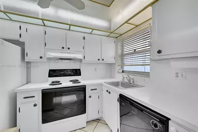 7960 N Sunrise Lakes Dr #311, Sunrise, FL 33322 - Photo 12