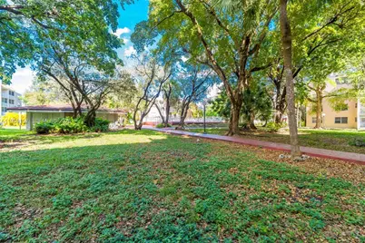 8501 NW 8th St #110, Miami, FL 33126 - Photo 16