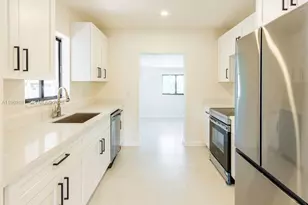 415 E 52nd St, Hialeah, FL 33013 - Photo 8