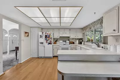 9940 SW 97th Ct, Miami, FL 33176 - Photo 8