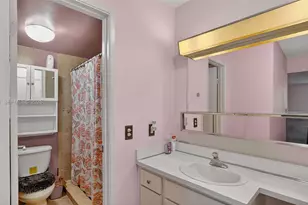8889 W Fontainebleau Blvd, Miami, FL 33172 - Photo 18