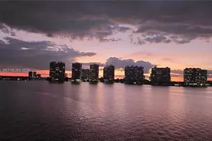 17878 N Bay Rd, Sunny Isles Beach, FL 33160 - Photo 10