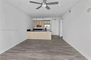 79 SW 12th St, Miami, FL 33130 - Photo 12