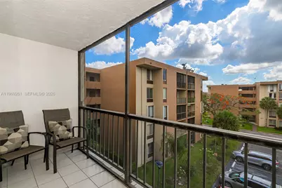 9150 Fontainebleau Blvd #402, Miami, FL 33172 - Photo 26
