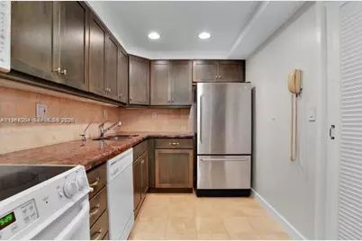 145 SE 25th Rd #602, Miami, FL 33129 - Photo 4