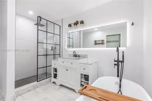 10930 Periwinkle Ln, Tamarac, FL 33321 - Photo 20