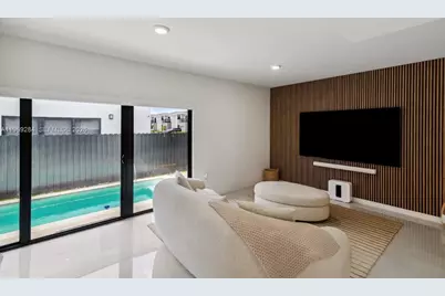 1396 NW 3rd St, Florida City, FL 33034 - Photo 2