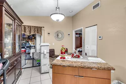 2775 W 71st Pl, Hialeah, FL 33016 - Photo 8