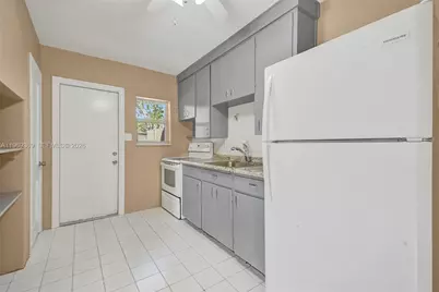 208 SW 2nd Pl, Dania Beach, FL 33004 - Photo 30