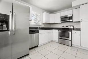 432 Lakeview Dr, Weston, FL 33326 - Photo 8