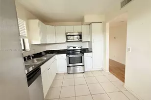 432 Lakeview Dr, Weston, FL 33326 - Photo 4