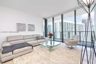 68 SE 6th St, Miami, FL 33131 - Photo 4