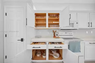 8864 Ventura Way, Naples, FL 34109 - Photo 8