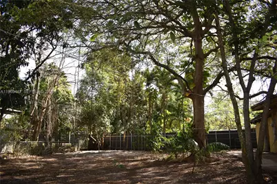 14015 NE 11th Ave, North Miami, FL 33161 - Photo 2