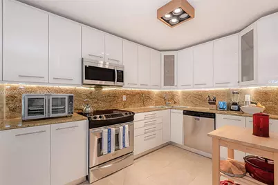 6423 Collins Ave #309, Miami Beach, FL 33141 - Photo 16