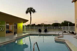 271 W Park Dr, Miami, FL 33172 - Photo 28