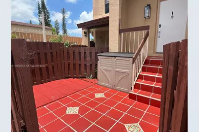 271 W Park Dr #7-2, Miami, FL 33172 - Photo 2