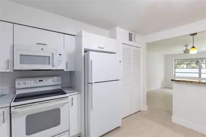129 SE 4th St #2, Hallandale Beach, FL 33009 - Photo 2