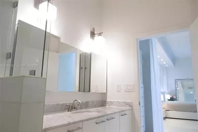 2001 Meridian Ave #525+DEN, Miami Beach, FL 33139 - Photo 16