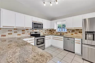 8531 SW 12th St, Miami, FL 33144 - Photo 12