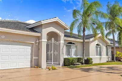 8531 SW 12th St, Miami, FL 33144 - Photo 2