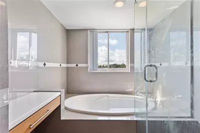 1000 Venetian Way #301, Miami, FL 33139 - Photo 14