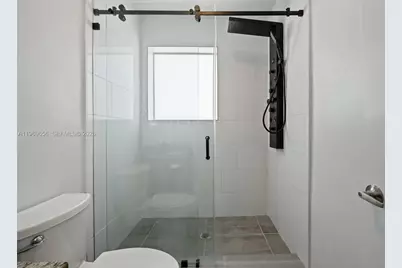 165 NW 39th St #8, Miami, FL 33127 - Photo 16