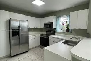 11712 SW 1st St, Coral Springs, FL 33071 - Photo 4