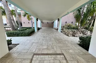 2899 Collins Ave, Miami Beach, FL 33140 - Photo 18