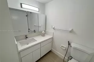 2899 Collins Ave, Miami Beach, FL 33140 - Photo 4