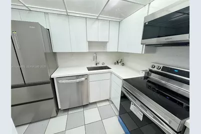 2899 Collins Ave #740, Miami Beach, FL 33140 - Photo 2