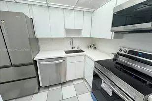 2899 Collins Ave, Miami Beach, FL 33140 - Photo 2