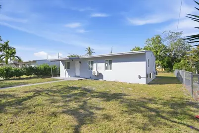 931 Chateau Park Dr, Fort Lauderdale, FL 33311 - Photo 2