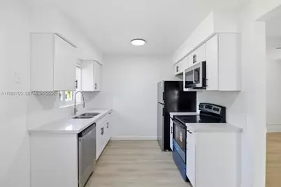 931 Chateau Park Dr, Fort Lauderdale, FL 33311 - Photo 12