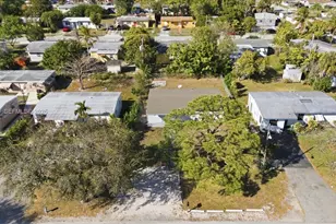 931 Chateau Park Dr, Fort Lauderdale, FL 33311 - Photo 4