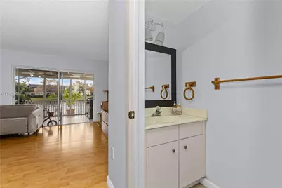 9722 NW 23rd Ct, Pembroke Pines, FL 33024 - Photo 8