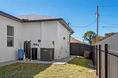 401 NW 27th St, Cape Coral, FL 33993 - Photo 44