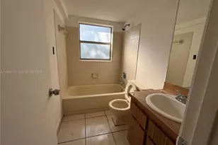 1024 Twin Lakes Dr, Coral Springs, FL 33071 - Photo 8