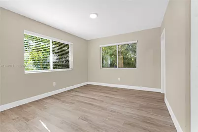 11919 NE 8th Av, Biscayne Park, FL 33161 - Photo 10