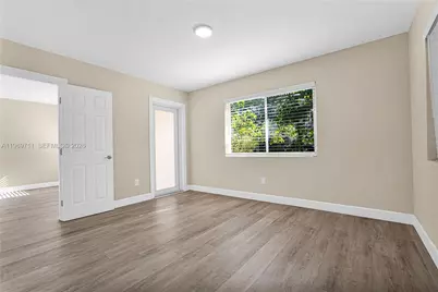 11919 NE 8th Av, Biscayne Park, FL 33161 - Photo 14