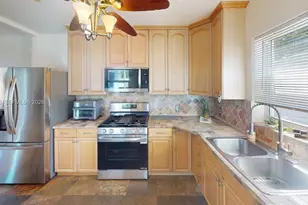 951 NE 116th St, Biscayne Park, FL 33161 - Photo 16