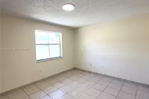 451 NE 136th St, North Miami, FL 33161 - Photo 16
