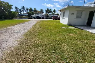 1998 NE 135th St, North Miami, FL 33181 - Photo 2
