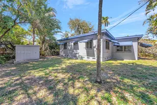 890 NE 138th St, North Miami, FL 33161 - Photo 28